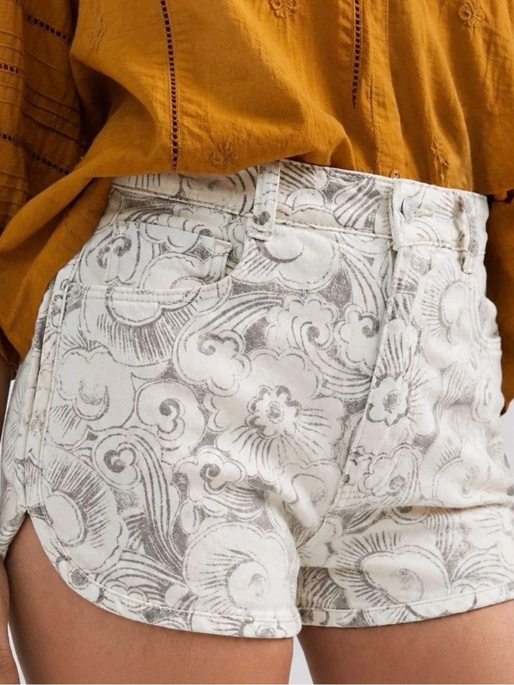 Anthropologie Pilcro Dolphin Ultra High Rise Floral Shorts Cream & Brown Size 26